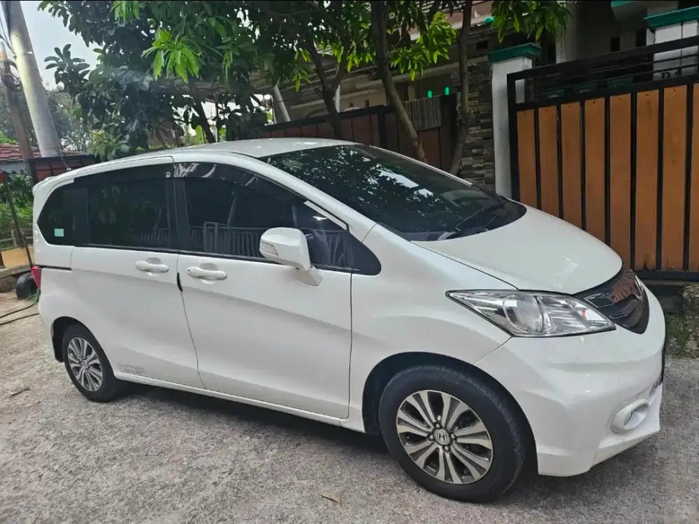 Honda Freed Type E (tertinggi) AT - 2013