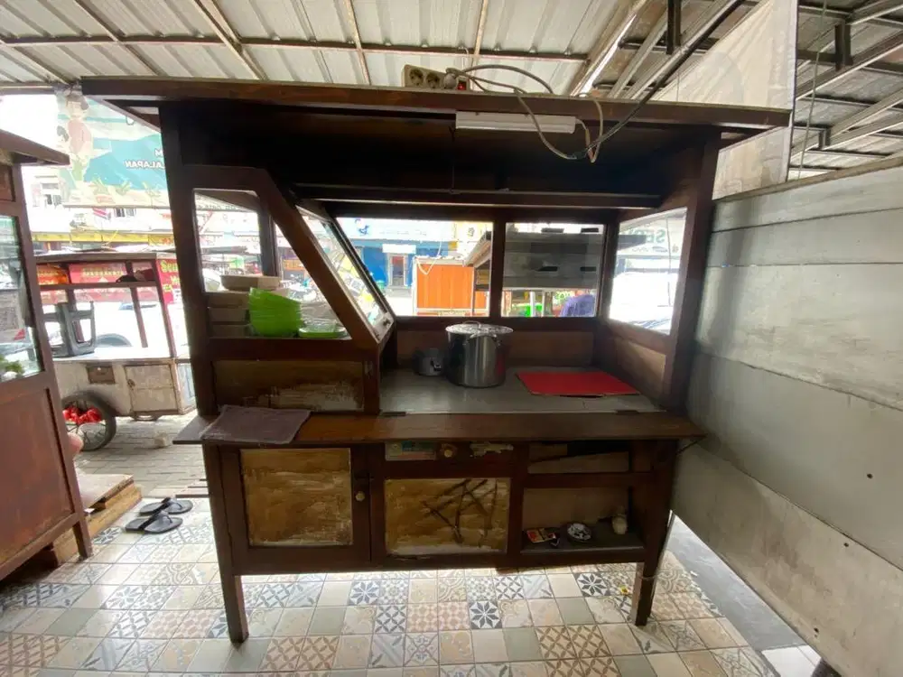 Etalase untuk Soto dan Bakso