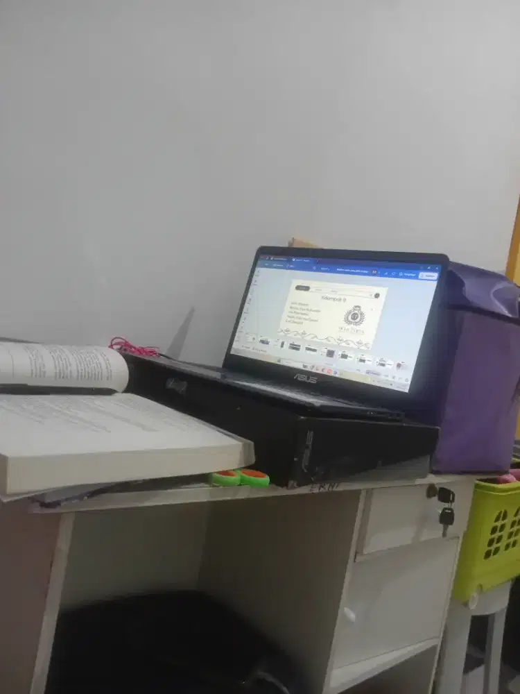 Cari usia 18 sampai 25. Buat jualan kue pukis dan martabak di pasar