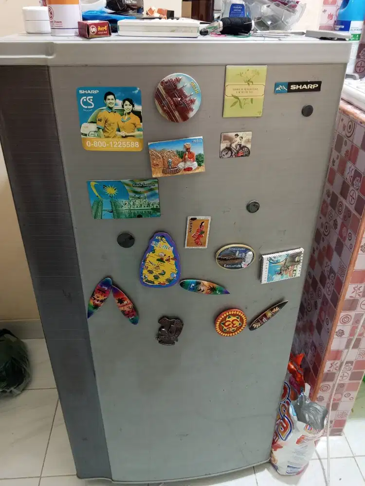 DIJUAL KULKAS.1 PINTU MERK SHARP