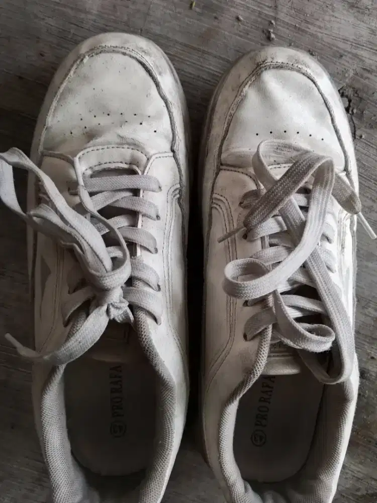 Sepatu pro rafa putih