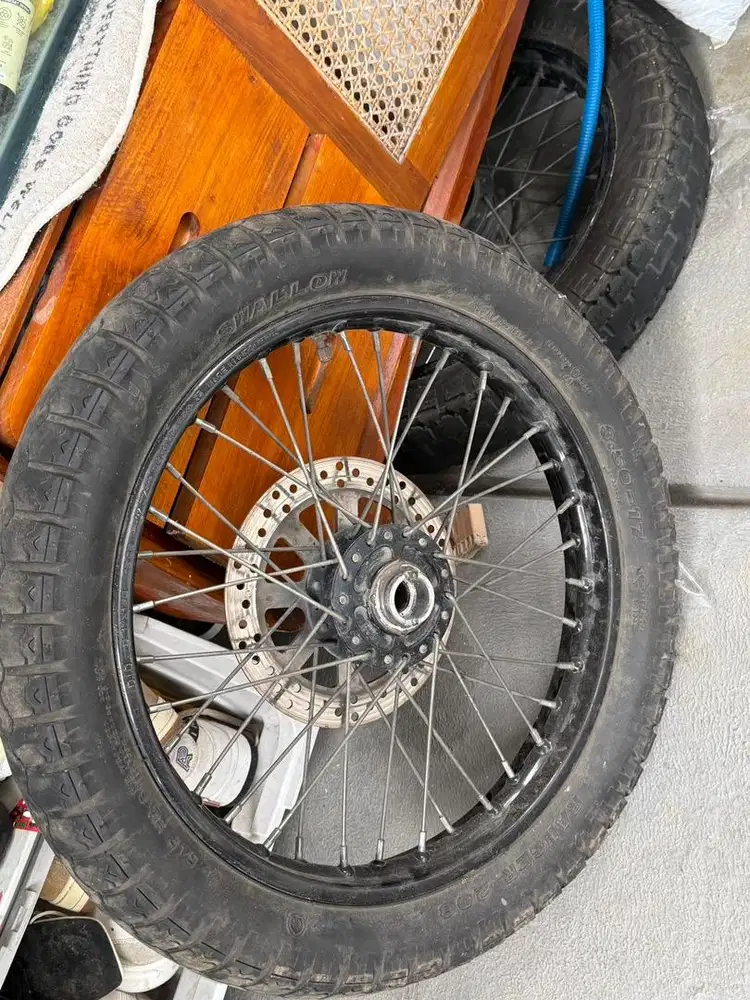 DIJUAL VELG MOTOR INC BAN ORI COPOTAN KAWASAKI W175 RING 17 SATU SET