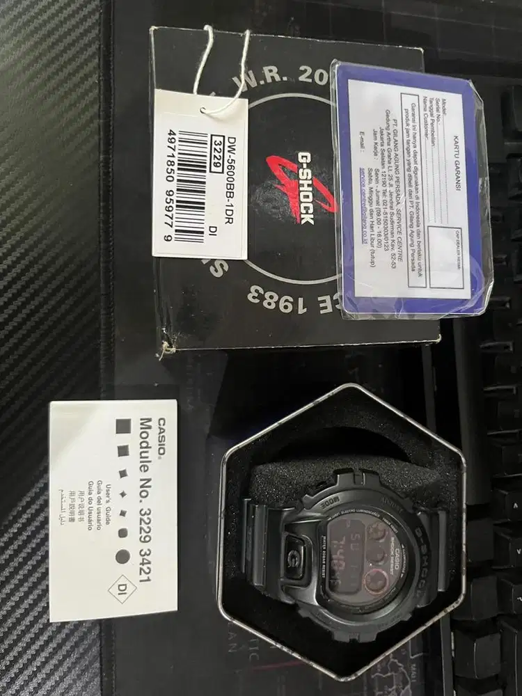 Jam G-shock DW-5600BB-1DR second