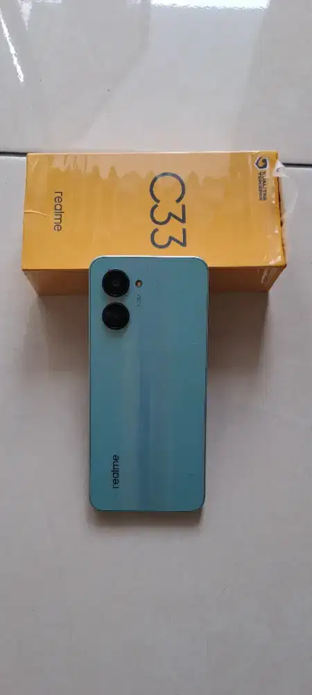 Realme C33 warna Biru