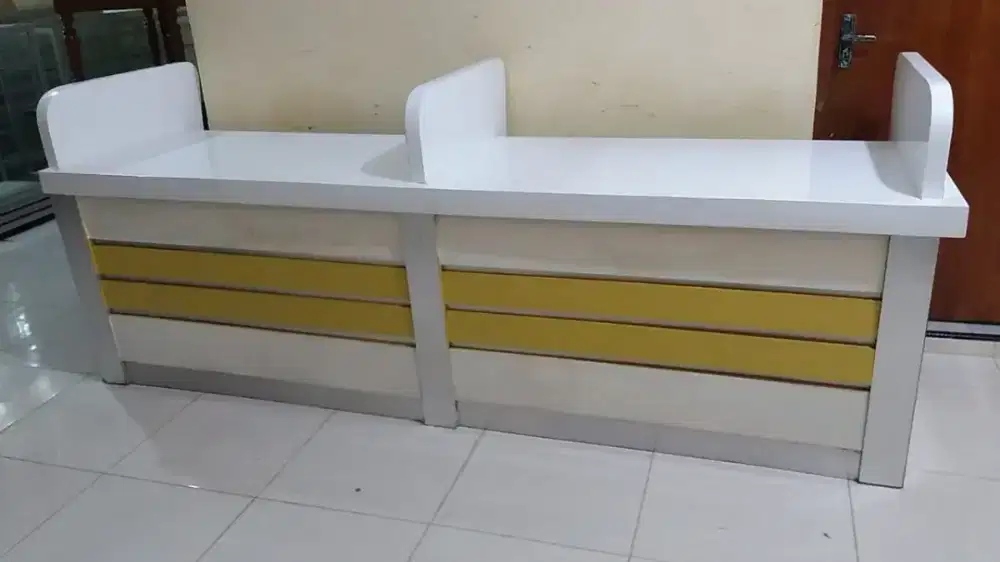 Meja Resepsionis ex biro travel umrah