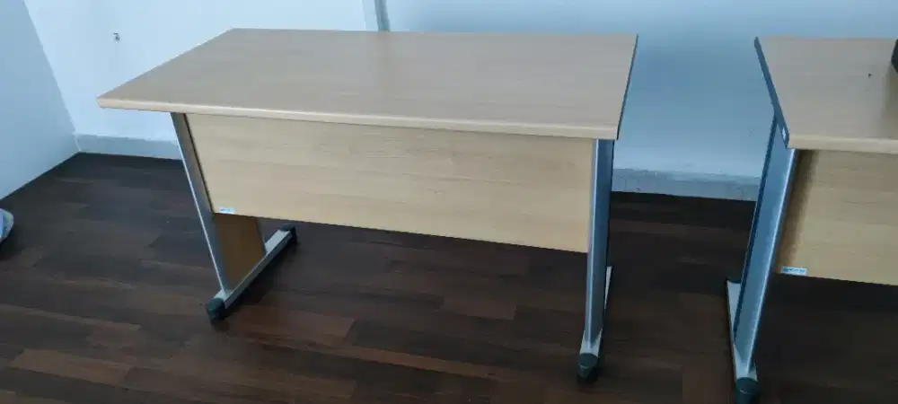 Meja kantor merk modera 120x60x75 Seperti baru