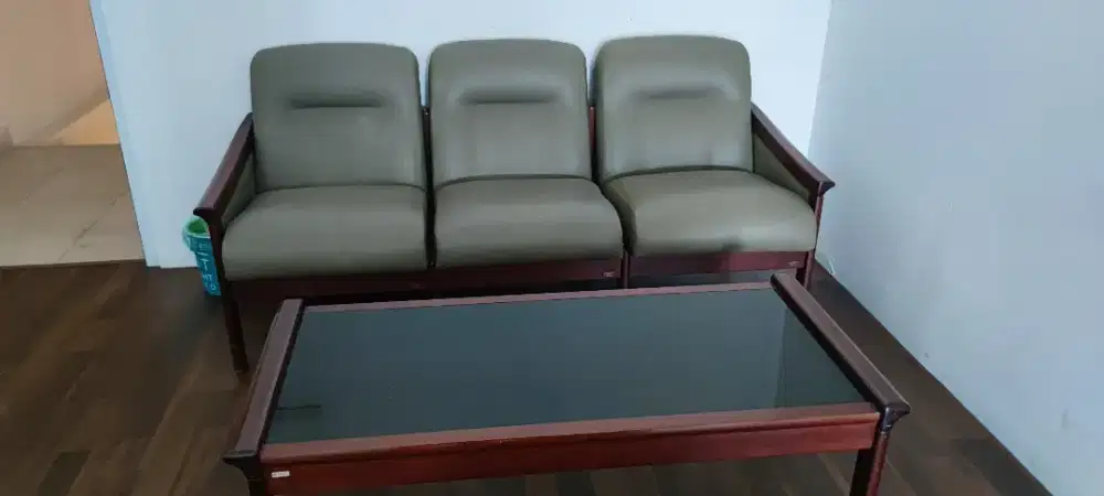 Sofa + Meja Kayu Merk Ligna Seperti Baru