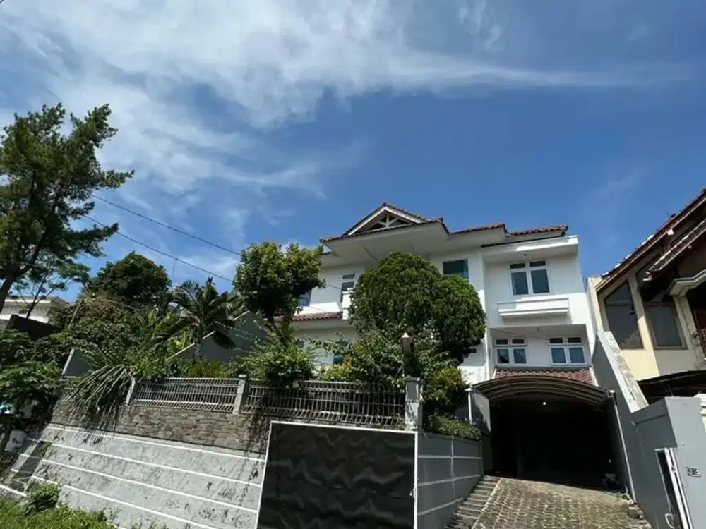 Rumah Mewah Siap Huni Tubagus Ismail Taman Luas