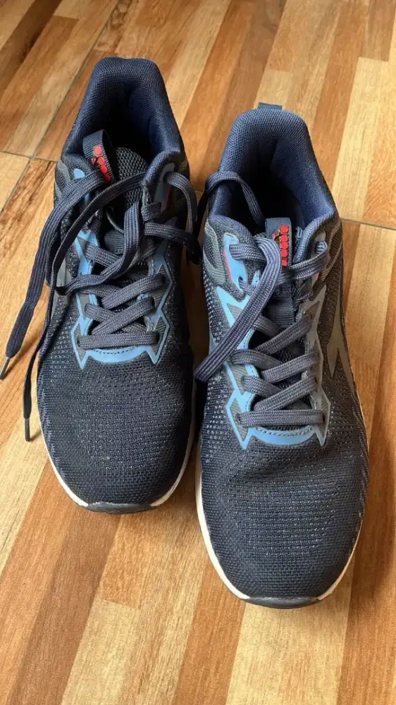 Sepatu diadora like new