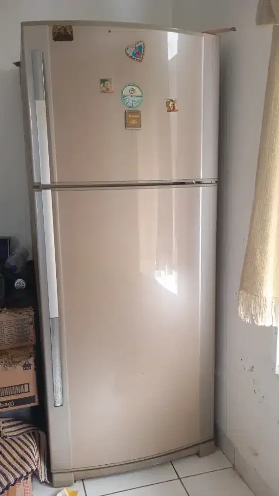 Kulkas Merk Sharp 2 pintu bekas