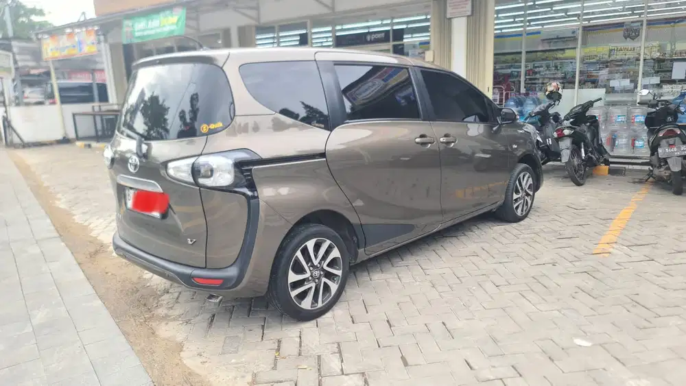 Toyota Sienta V AT 2016 Bensin