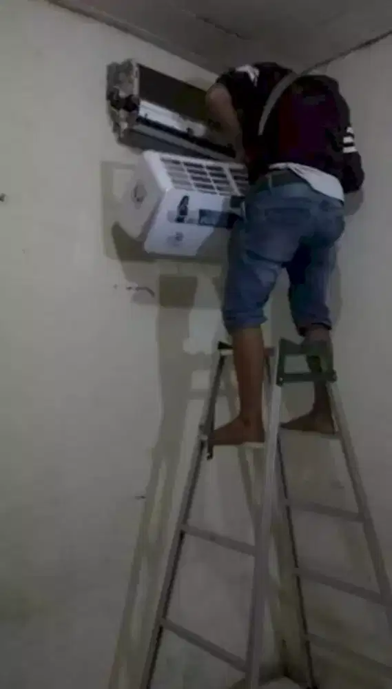 Service AC panggilan bongkar pasang AC