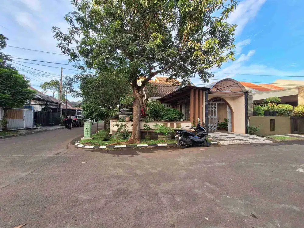 Rumah Secondary tanah luas di Vila Dago Pamulang