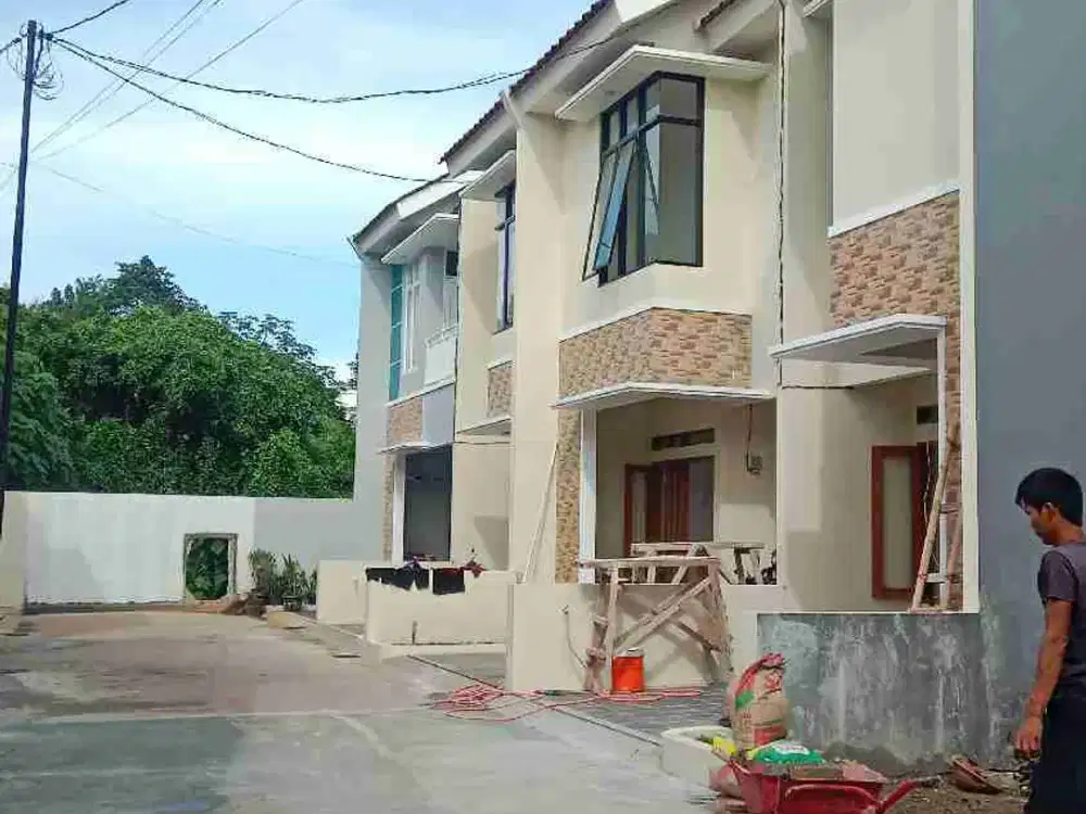 Rumah siap huni di dekat stasiun lenteng agung dalam cluster