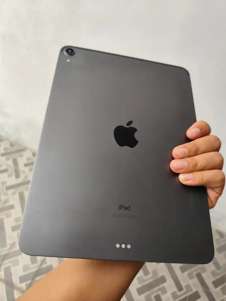 Ipad Pro 2018 minus layar Hitam
