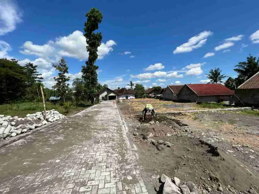 TINGGAL 1 KAVLING Barat Lapangan Bola Gadingan jl.Kaliurang km.10