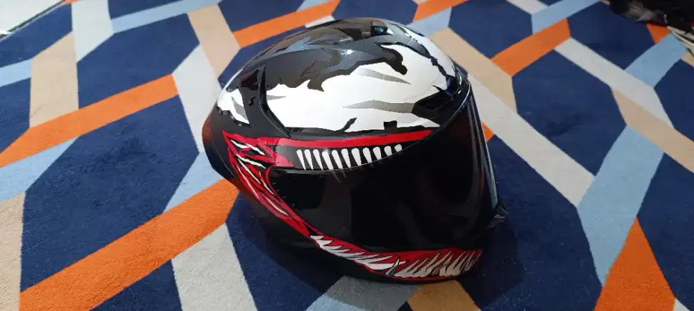 KYT TTC Black doff Venom