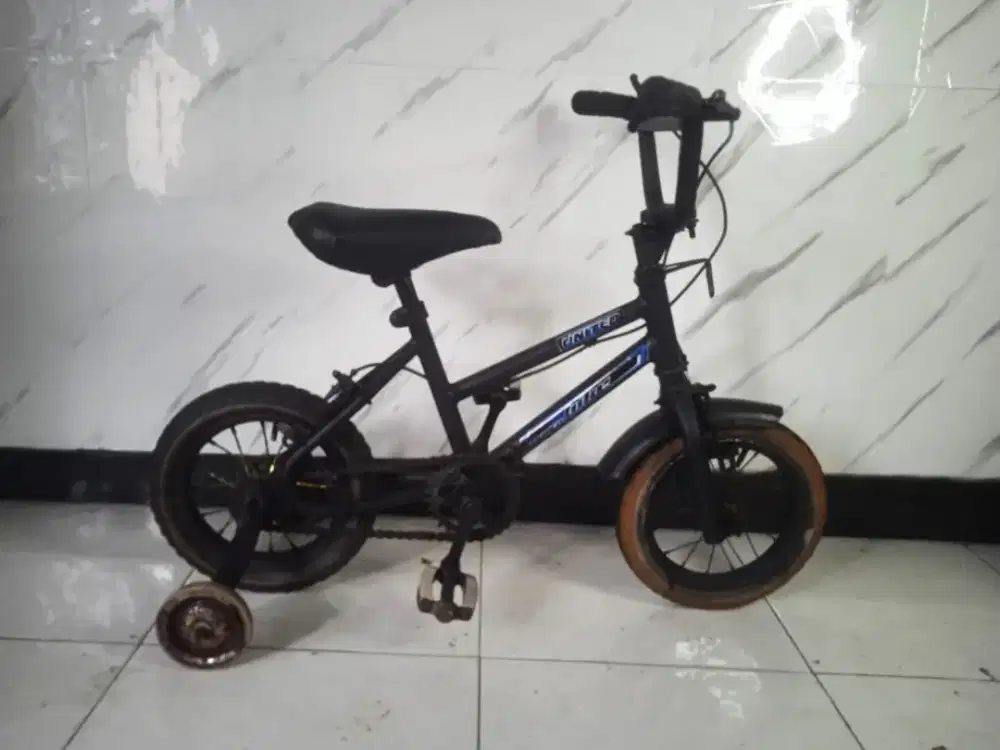 Sepeda anak kecil uk12