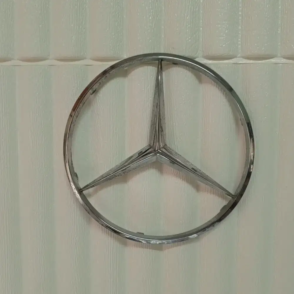 Logo grill besar Mercedes-Benz W124
