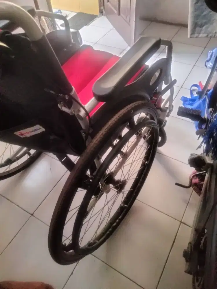 Kursi roda merk Sowell