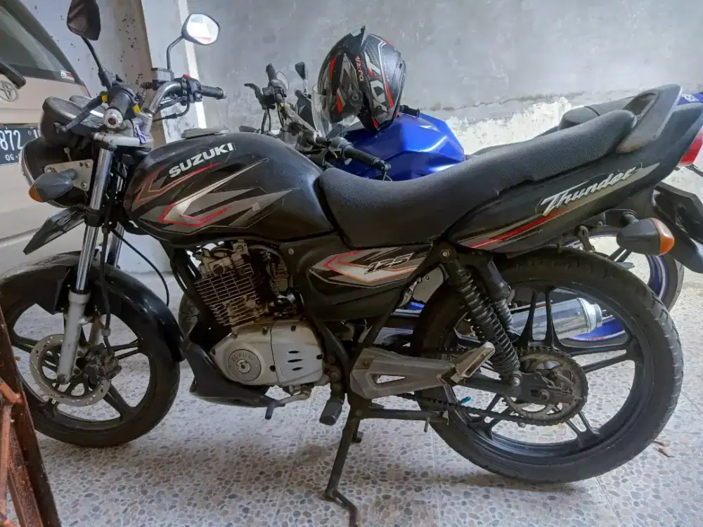 Dijual butuh motor thunder 2008
