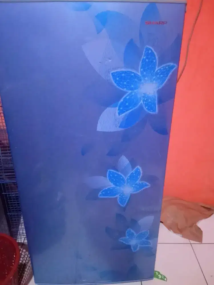 Di jual cepat kulkas Sharp 1 pintu