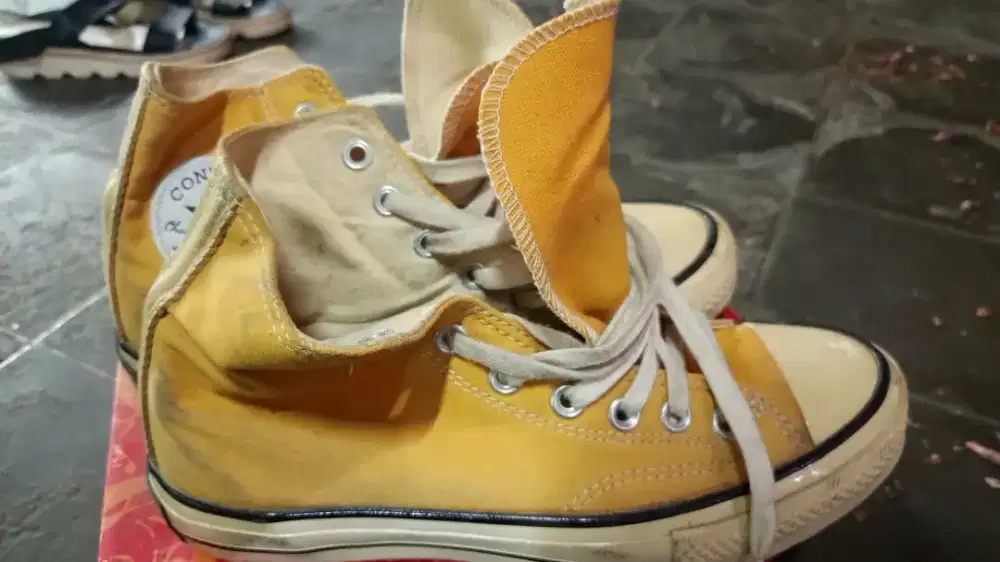 Sepatu Converse dan aerostreet