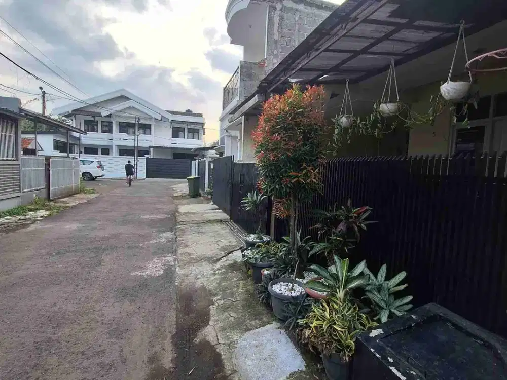 dijual rumah lokasi strategis antapani