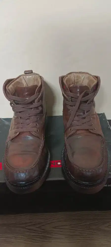 Sepatu boot kulit asli Gino Mariani