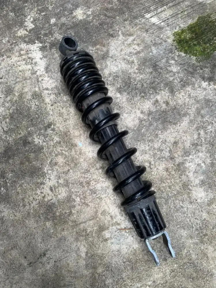 Shockbreker vario 160 orisinil dari baru langsung di copot