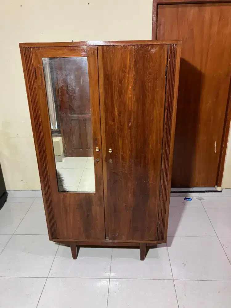 Lemari pakaian jati lawasan