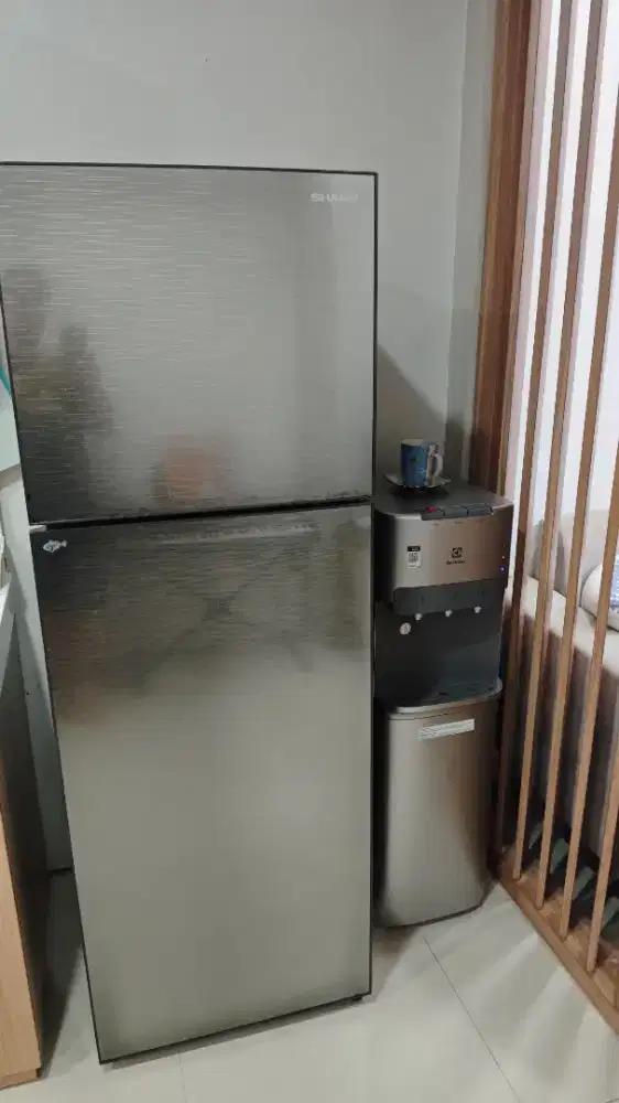 Kulkas 2 pintu merk SHARP