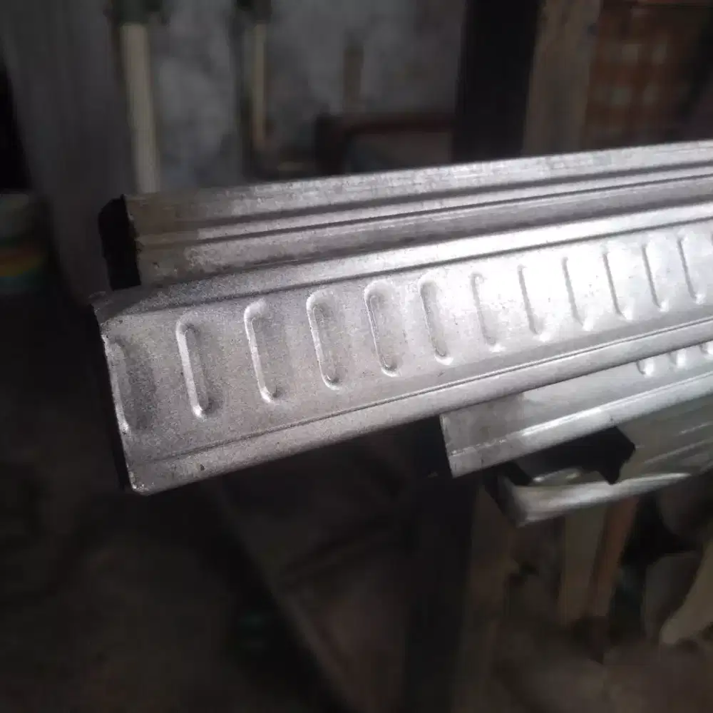 1 batang Holo Hollow Plafon Galvanis 0.25 Mini 2x4 Real 1,3 x 2,7 cm