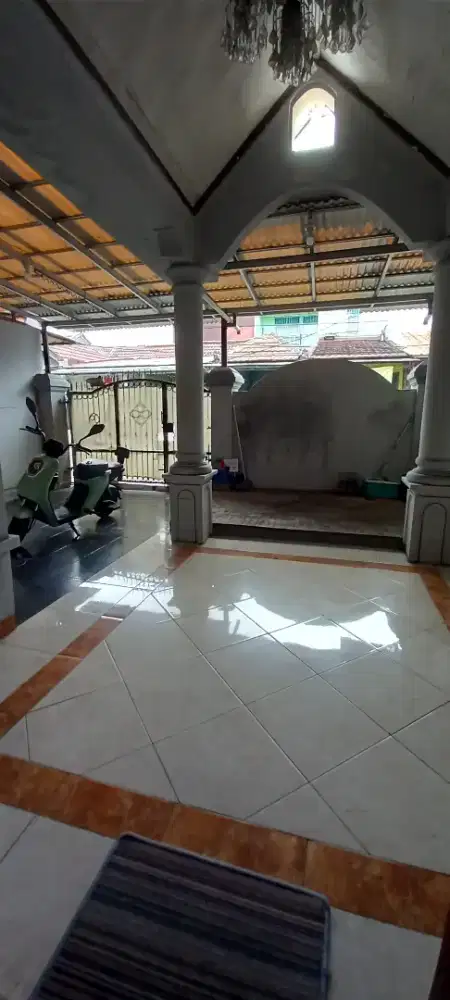 SEWA RUMAH DI JALAN UTAMA KOMPLEK ALAM INDAH CIPONDOH