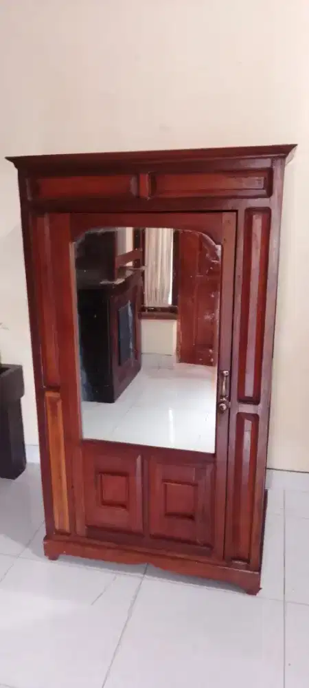 Lemari pakaian lawasan