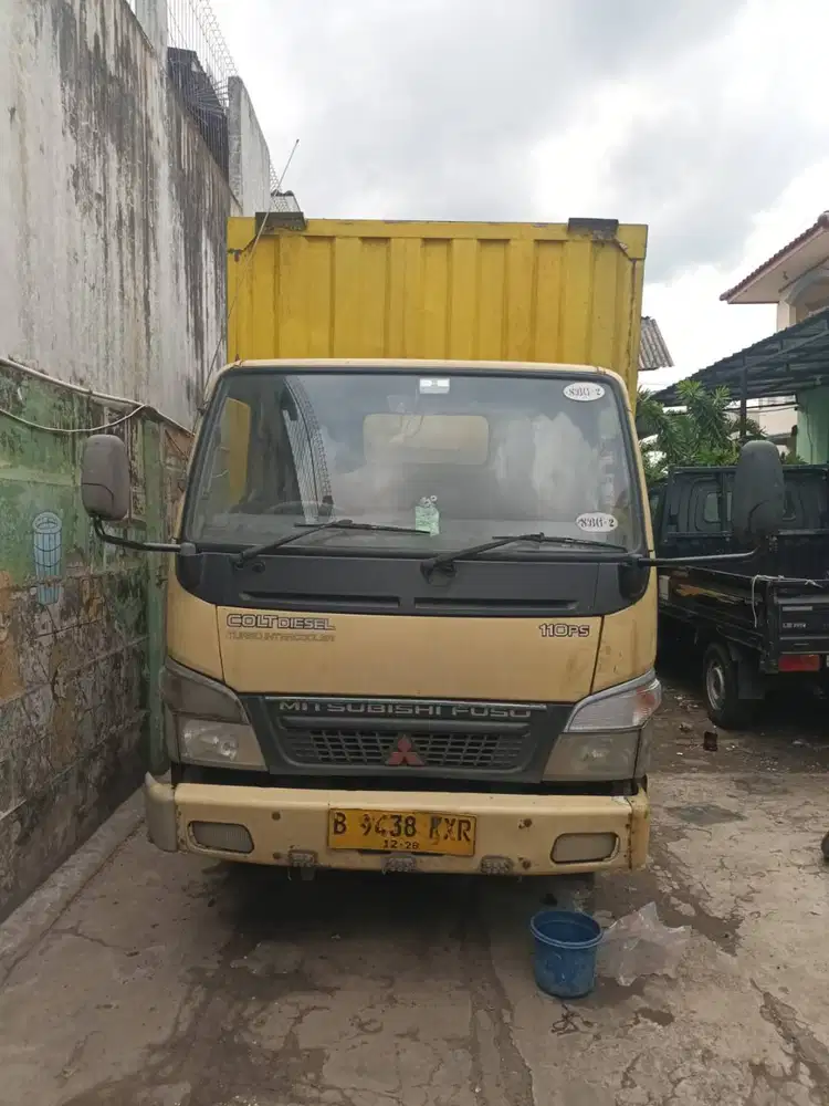 Mitsubitshi Canter Box Tahun 2012 - Kuning