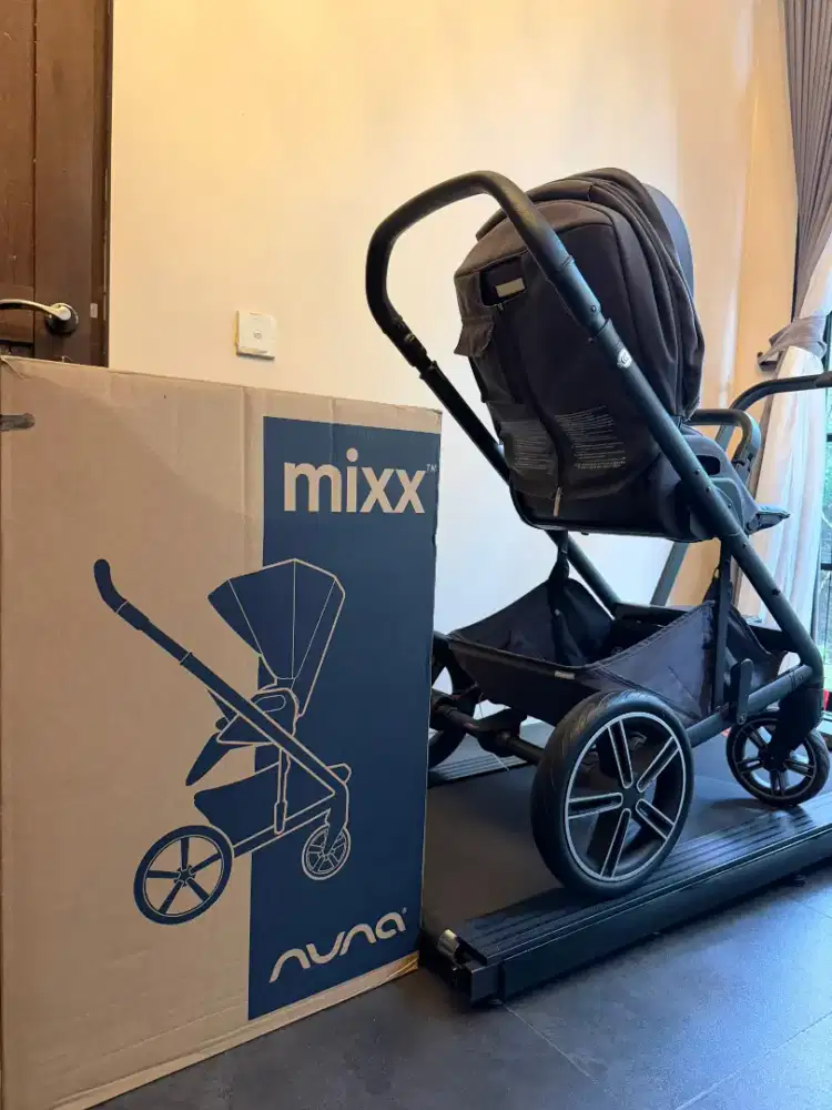 Stroller like new Nuna mixx