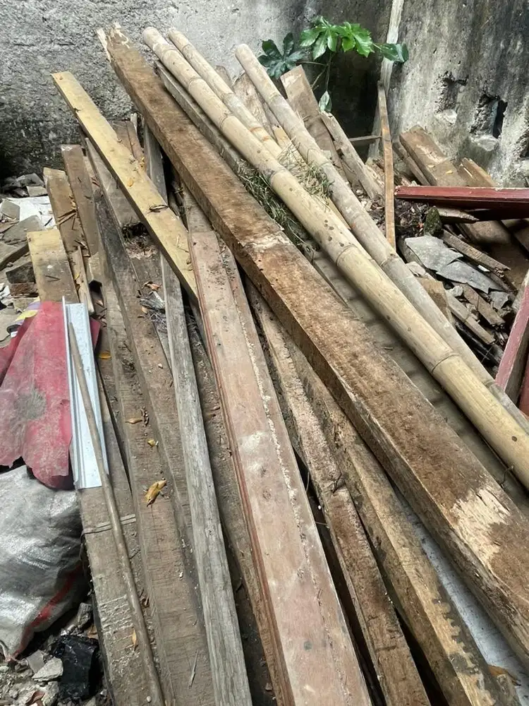 Kayu dan Kaso Atap Rumah