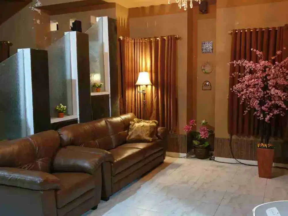 Dijual Rumah Bagus Siap Pakai di Perumahan Greenwood Manyaran, Semarang