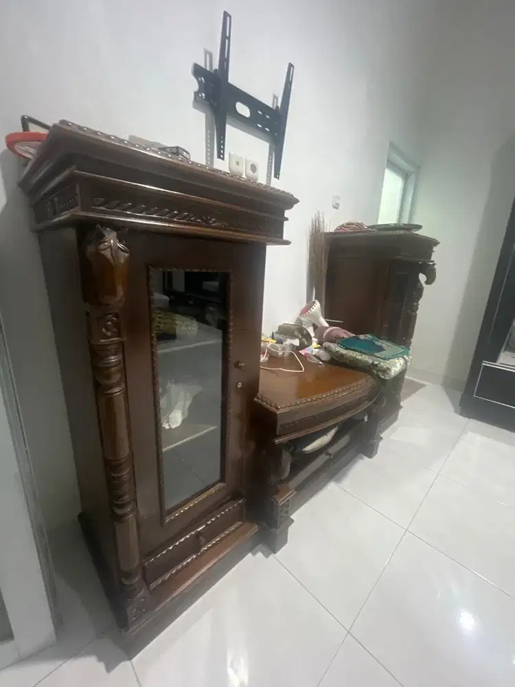 Lemari untuk TV bahan jati