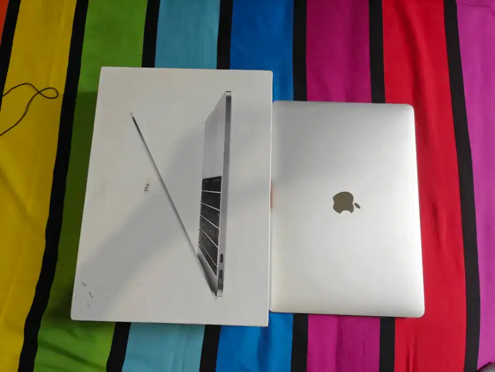 Macbook pro 13 core i7 16GB 512GB fullset 2017 CTO mantap