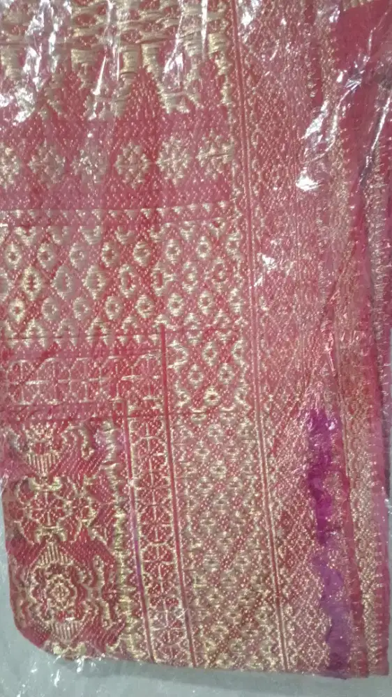 jual.kain songket 2 buah kain songket belum pernah dipakai