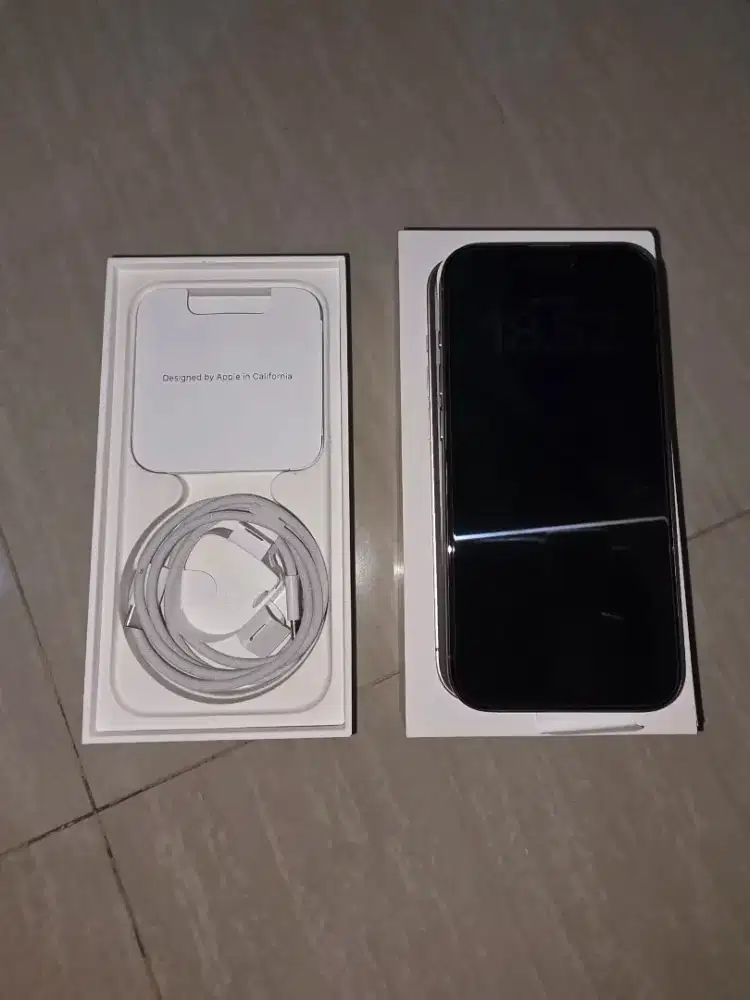 Iphone 15 Pro 256GB Ex Resmi Natural Titanium Fullset Ori