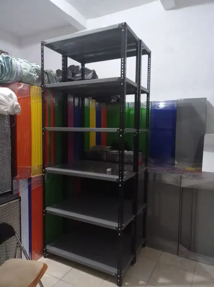 Rak besi rak perlengkapan rumah