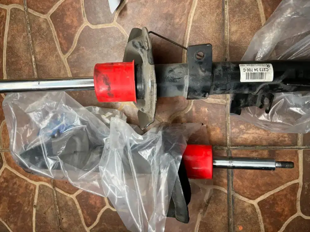 Sock Breaker Copotan Depan Kanan Mazda Biante