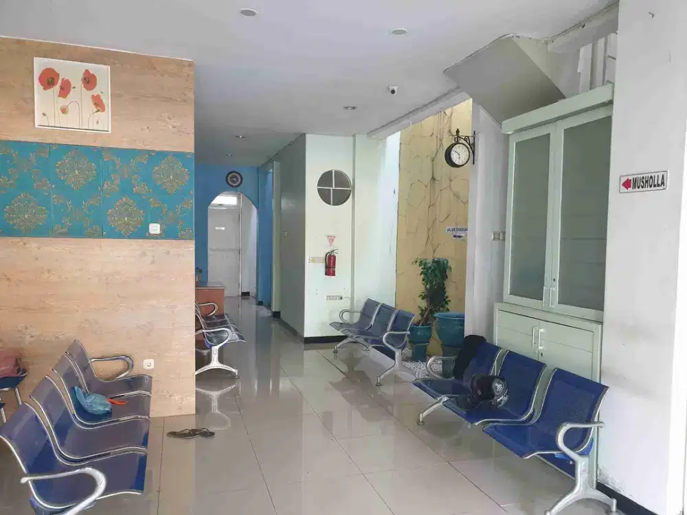 Dijual Rumah Pinggir Jalan Raya Tingkat 2 Lantai Siap Pakai Daerah Indraprasta, Semarang