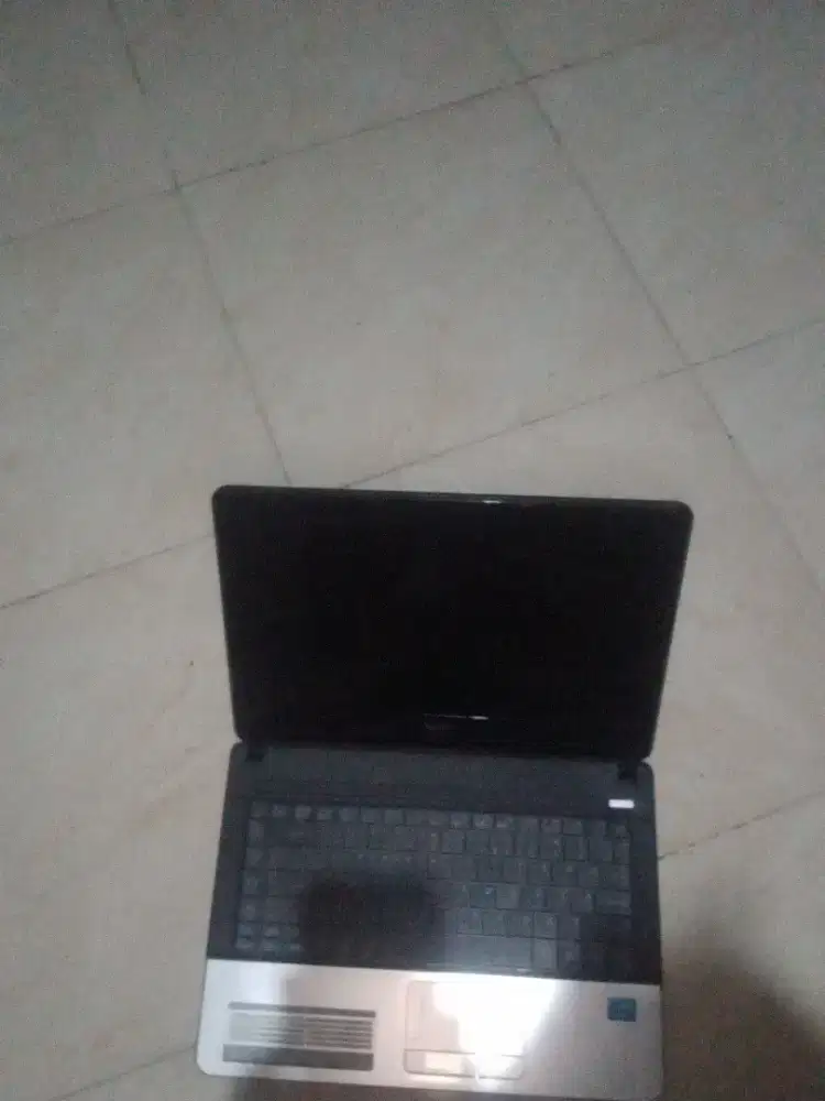 Laptop acer aspire E1 431