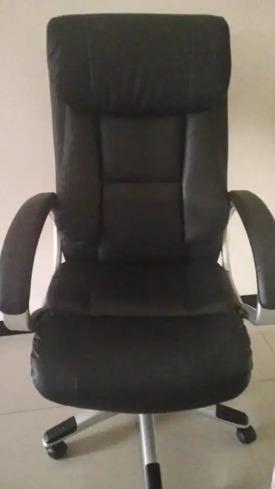 Kursi direktur informa