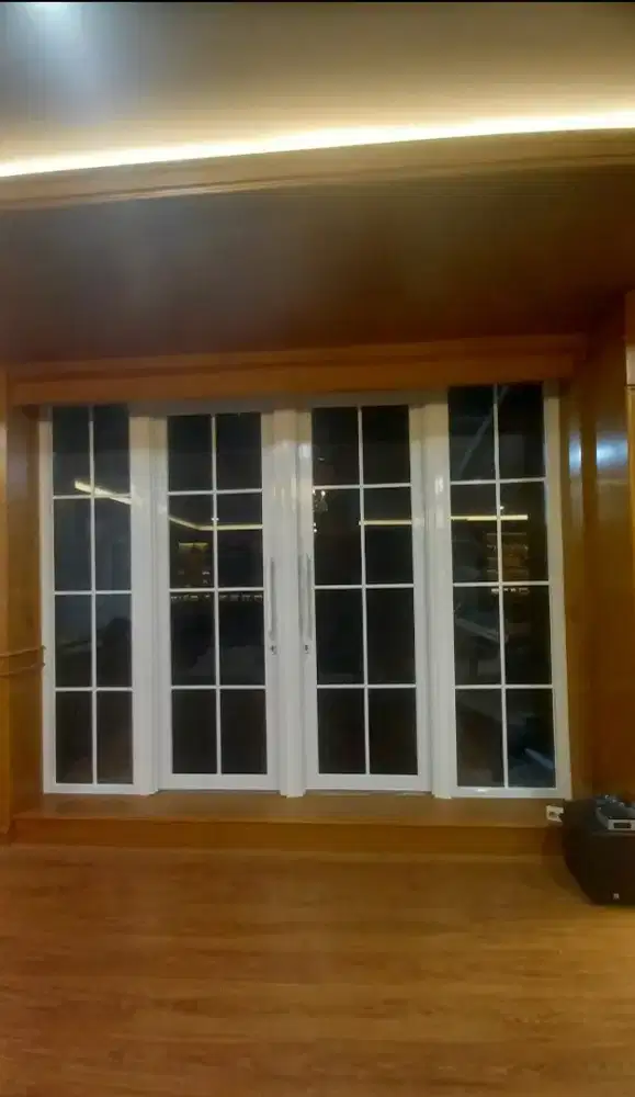 Jasa atau plus bahan almunium dan kaca