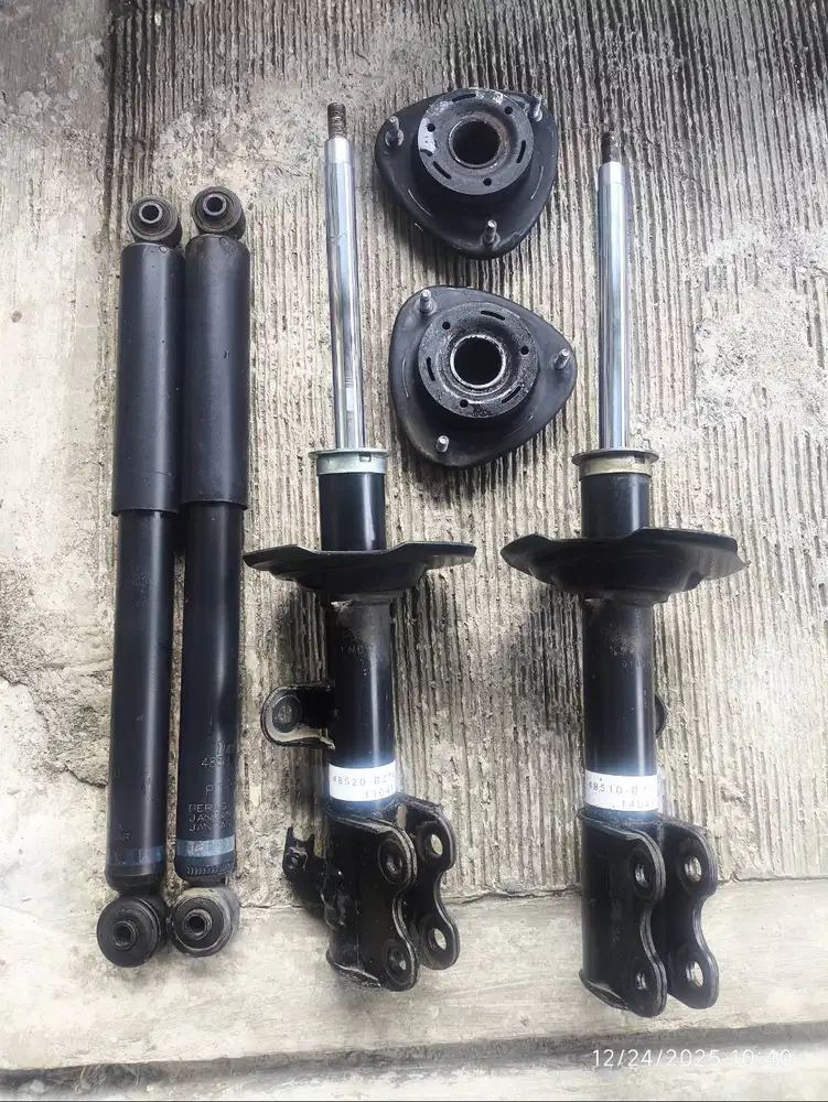 Shock Absorber Shockbraker Original Toyota All New Avanza Bekas